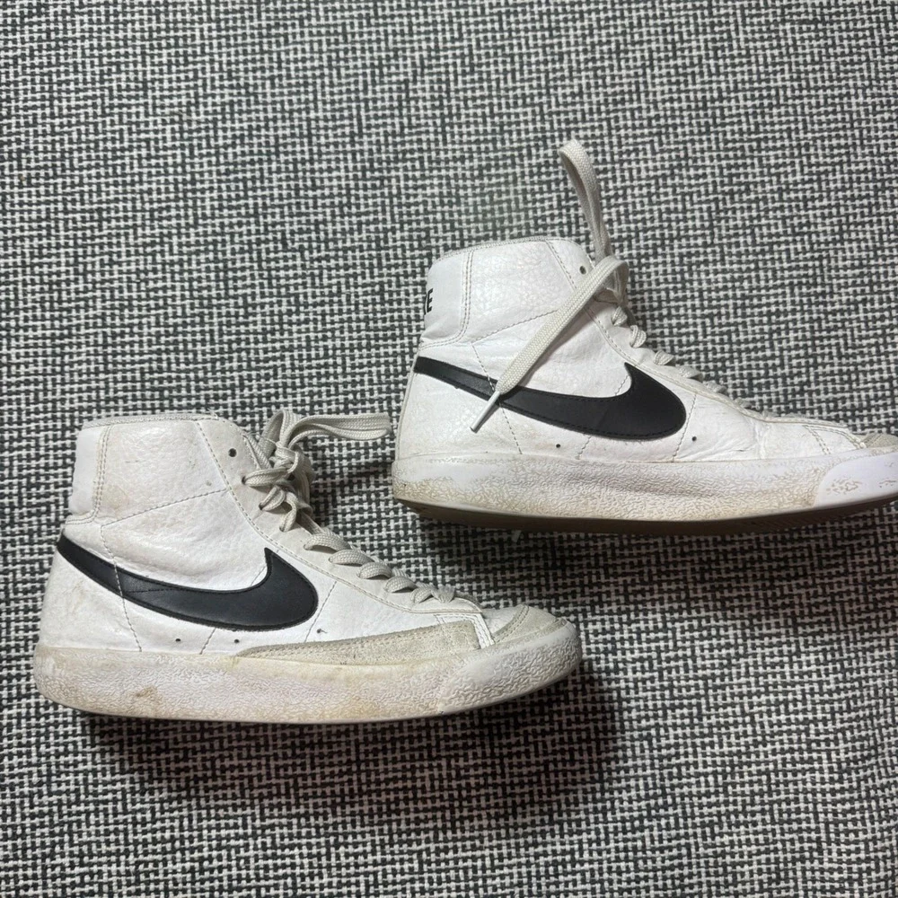 Nike Blazer Mid 77 Kids White Black High Top Sneakers DA4086-100 Size 5Y